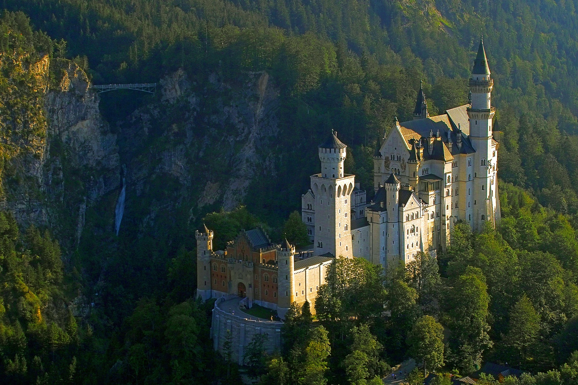 Castello di Neuschwanstein: itinerario alla scoperta di leggende dimenticate