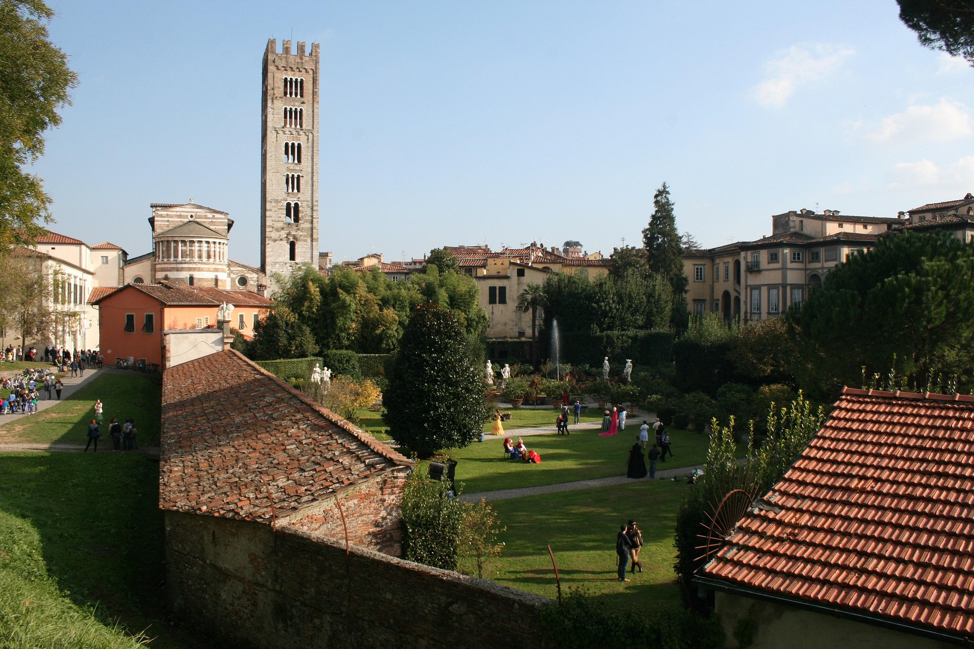 Slow travel in Italia: 10 destinazioni da vivere senza macchina e lontano dalla folla